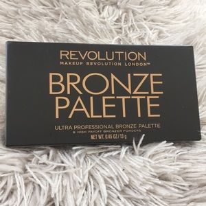 NWT Revolution Bronze Palette